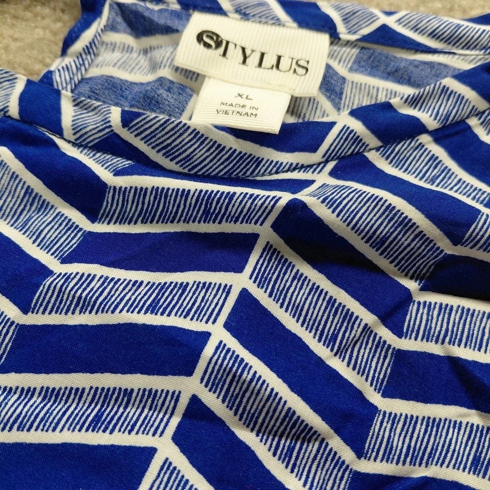 Stylus Blue White Geomtric Short Sleeve Blouse Keyhole Women's XL Coastal Beach - Picture 2 of 10